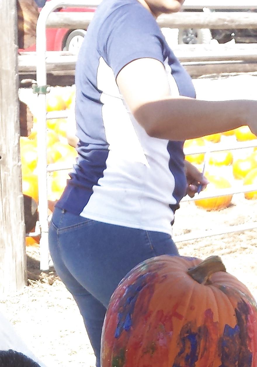 18P Tight ass jeans