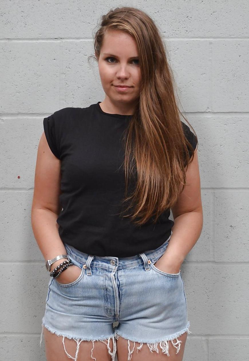25P Girls in Levis 501 Jeans Nr.2