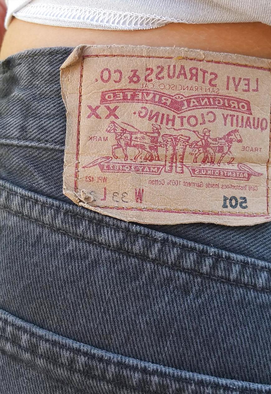 25P Girls in Levis 501 Jeans Nr.2