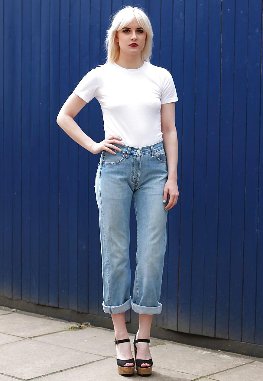 25P Girls in Levis 501 Jeans Nr.2