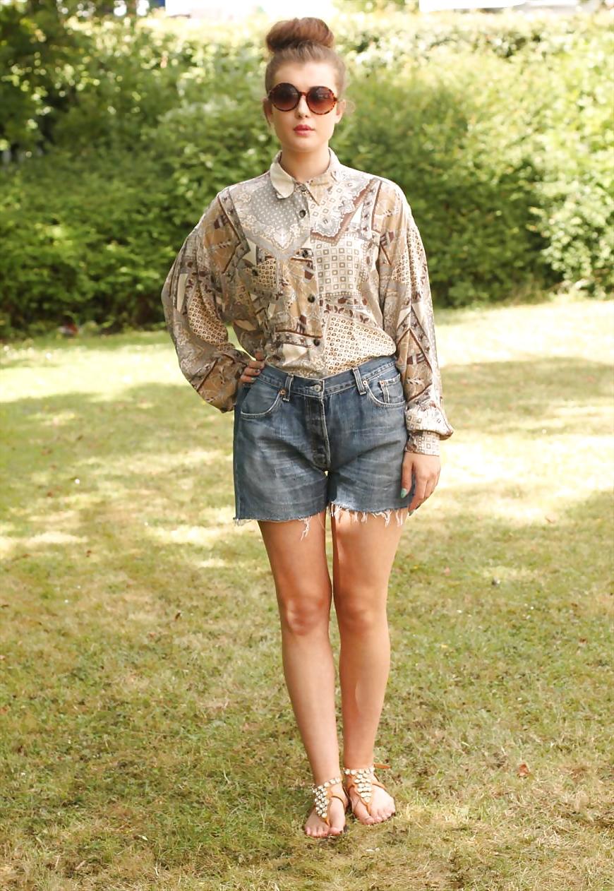 25P Girls in Levis 501 Jeans Nr.2