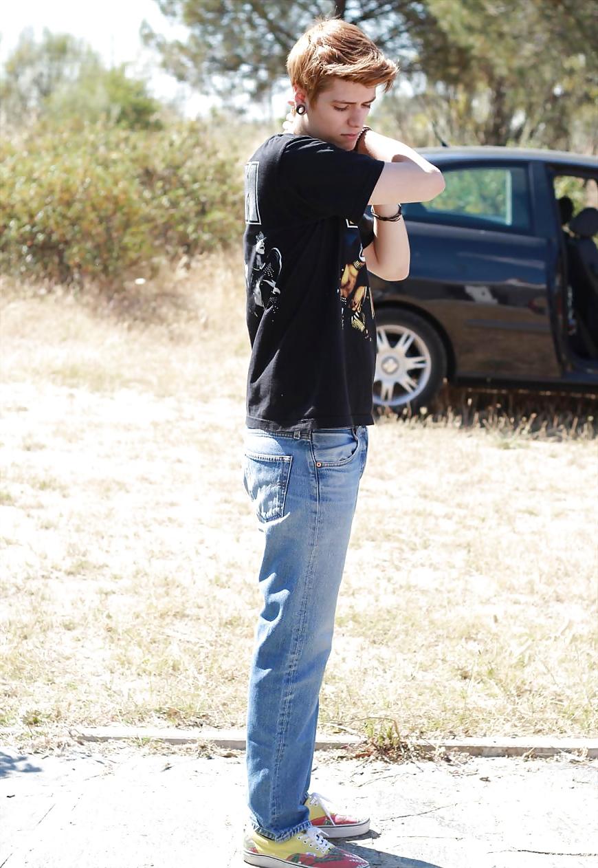 25P Girls in Levis 501 Jeans Nr.2