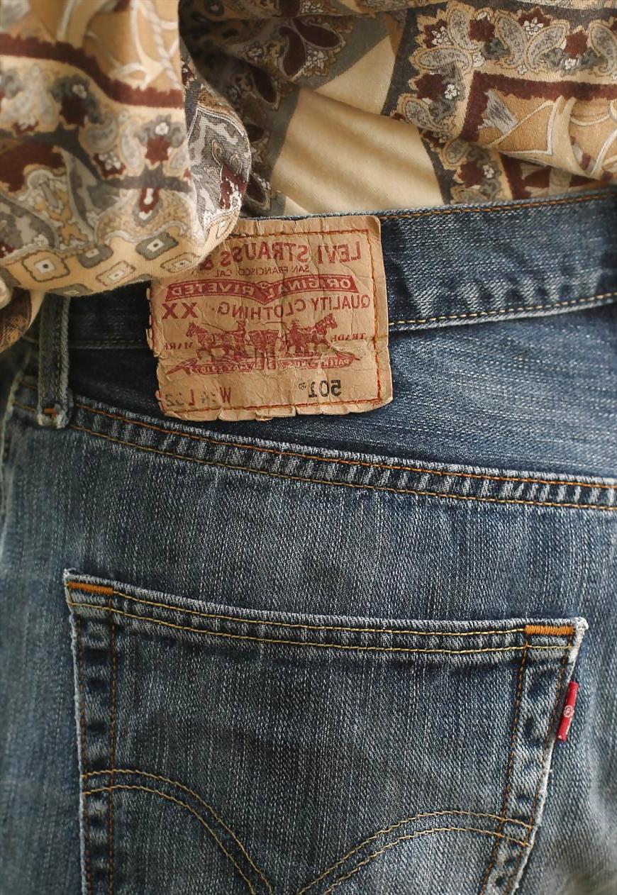 25P Girls in Levis 501 Jeans Nr.2