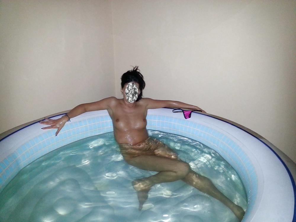 12P Hungarian latina have a bath