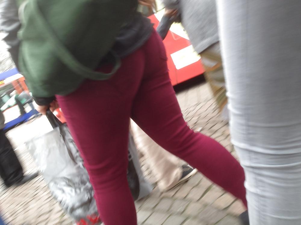 11P Voyeur - Big Fat Ass in red Jeans