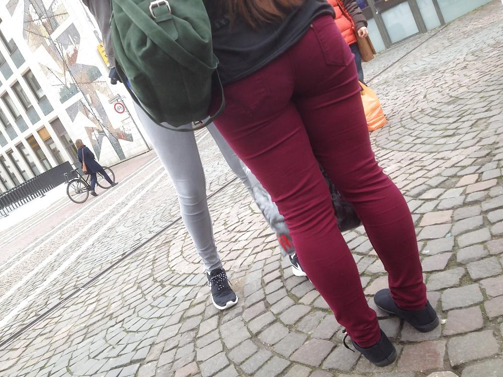 11P Voyeur - Big Fat Ass in red Jeans