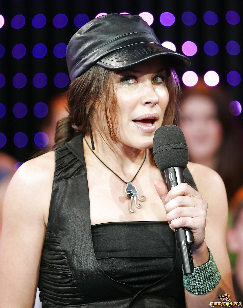 13P Evangeline Lilly SEXY-BLACK DRESSED MISTRESS