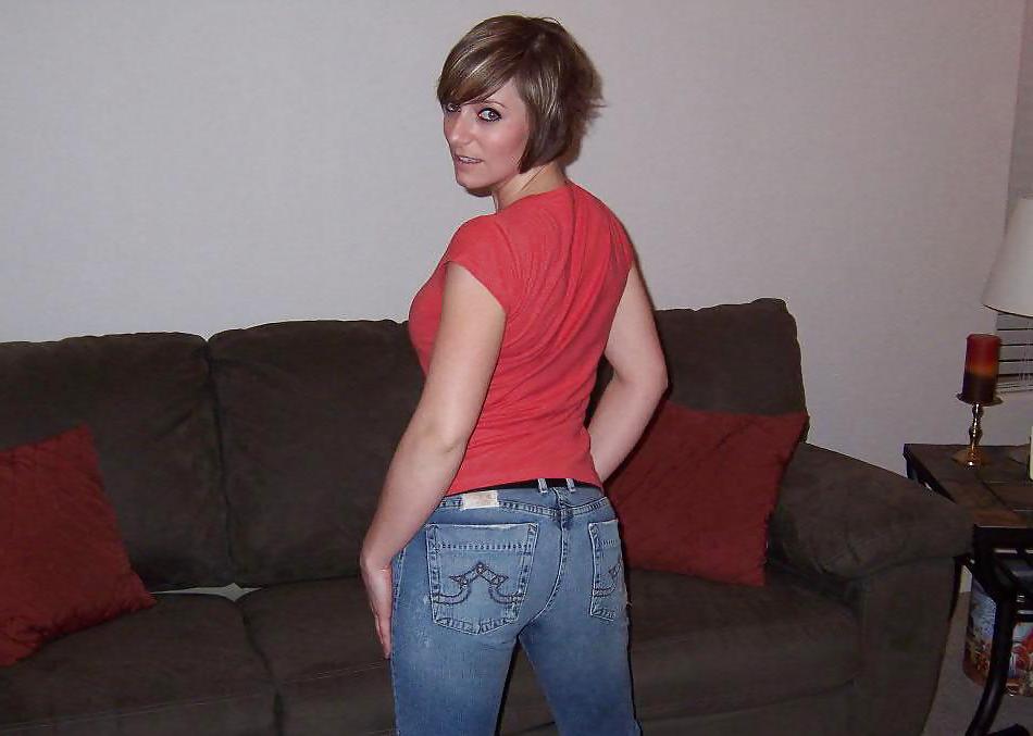 8P Nice girl in Jeans - N. C. 
