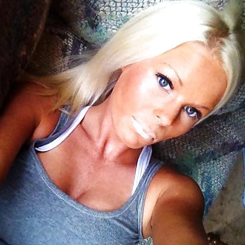 12P Sexy Amanda pics to jerk off
