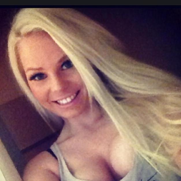 12P Sexy Amanda pics to jerk off