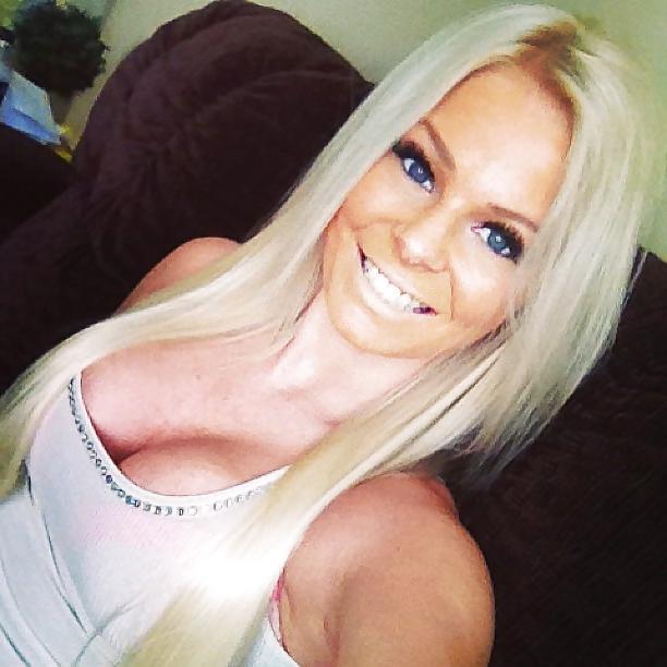 12P Sexy Amanda pics to jerk off