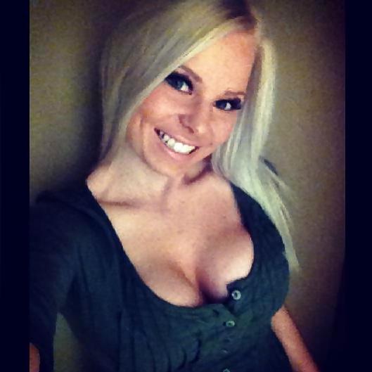 12P Sexy Amanda pics to jerk off