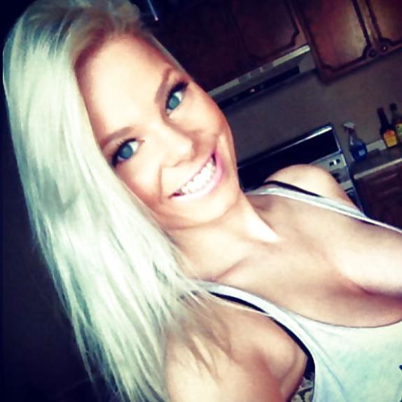 12P Sexy Amanda pics to jerk off