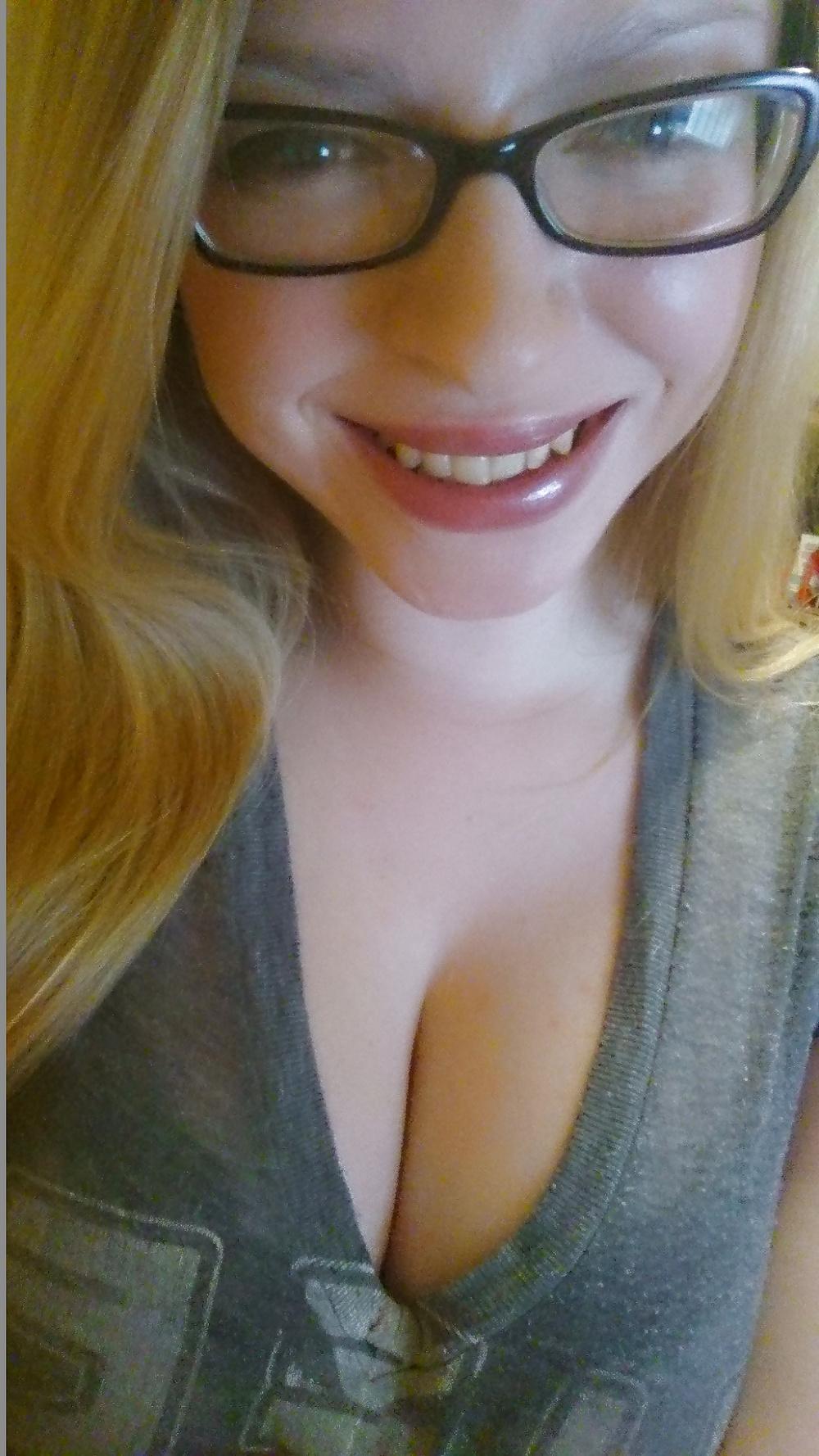 13P Thick and Busty hot chick