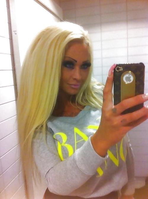 25P Make my the bimbo chick 2