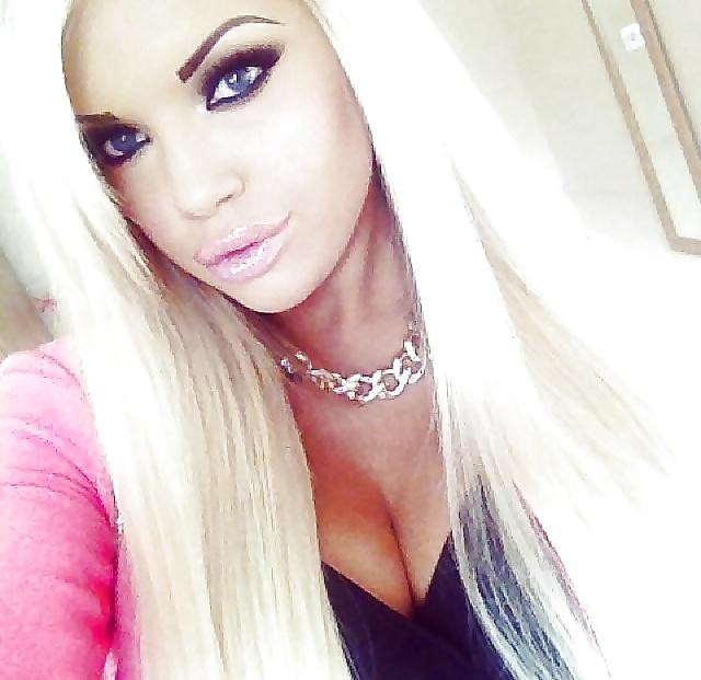 25P Make my the bimbo chick 2