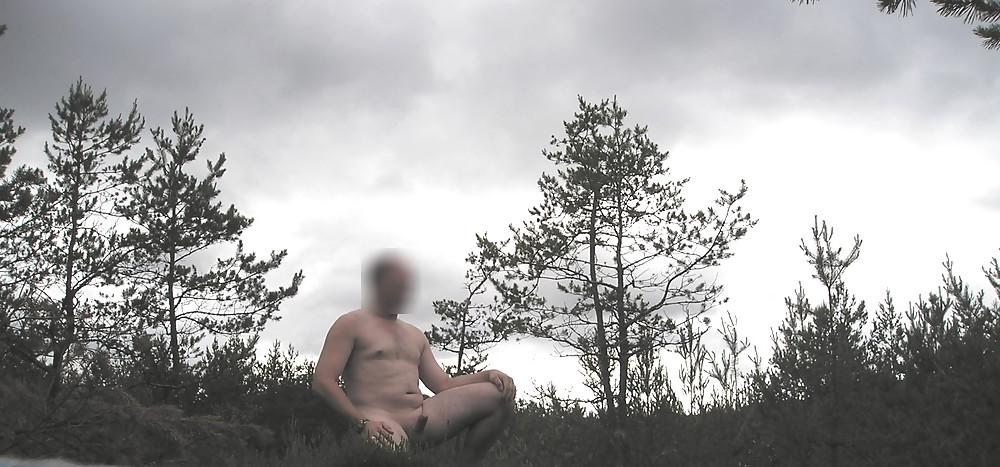 8P Public naked photo