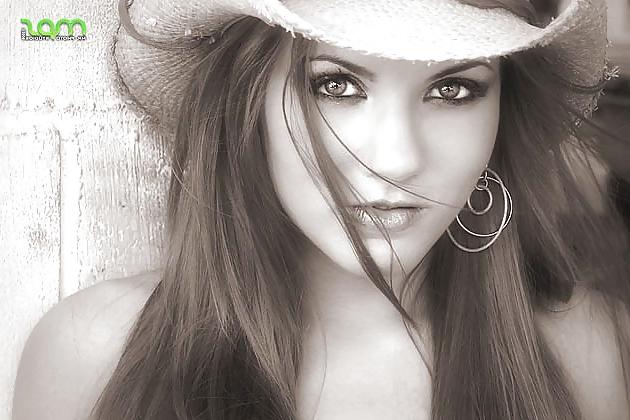 25P Cowgirl and jeans IX