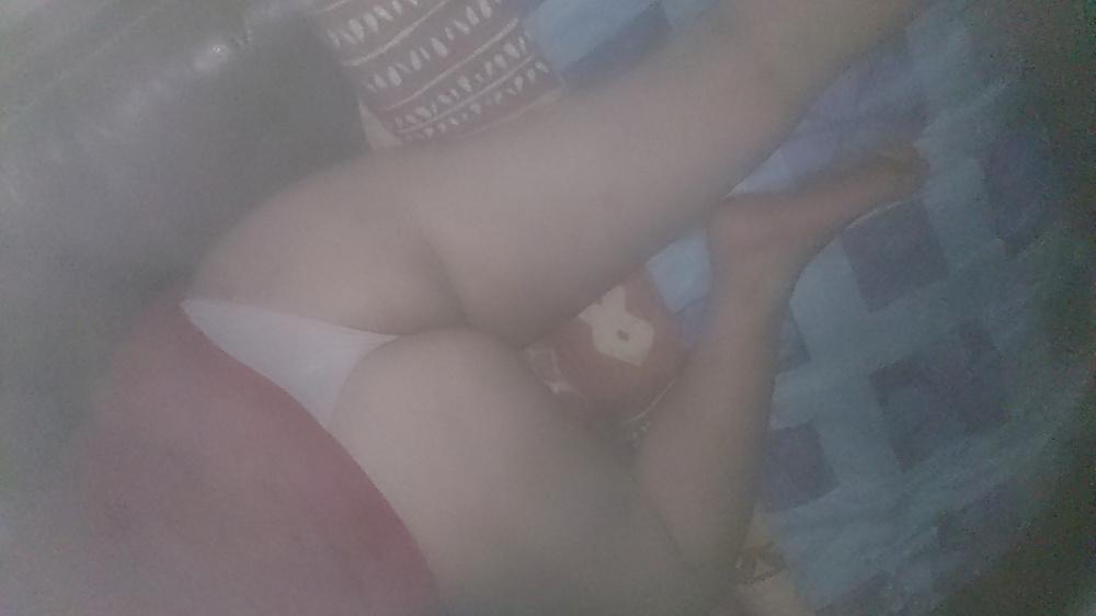 25P Je joue avec la chatte et l'anus a ma femme 