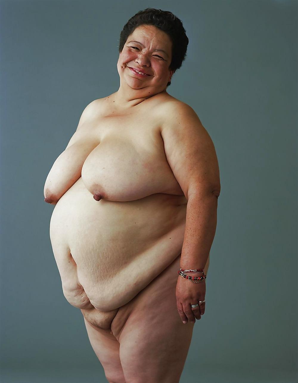 20P Mature women with saggy tits 38.