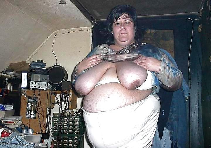 20P Mature women with saggy tits 38.