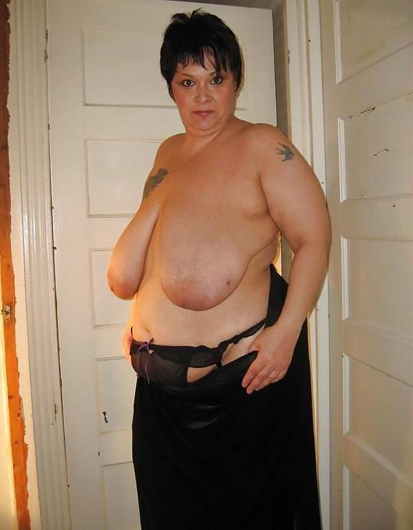 20P Mature women with saggy tits 38.