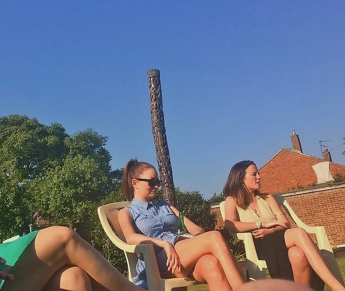 25P Candid pics of slutty bimbo laura