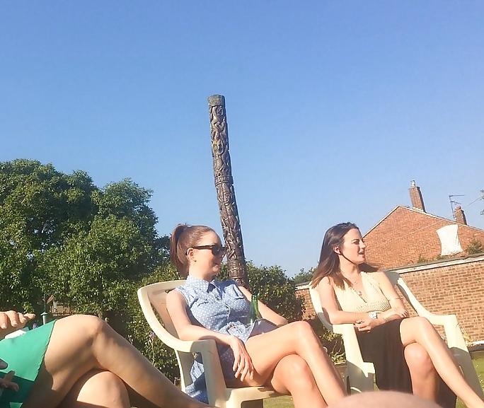 25P Candid pics of slutty bimbo laura