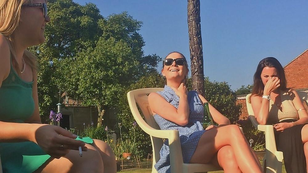 25P Candid pics of slutty bimbo laura