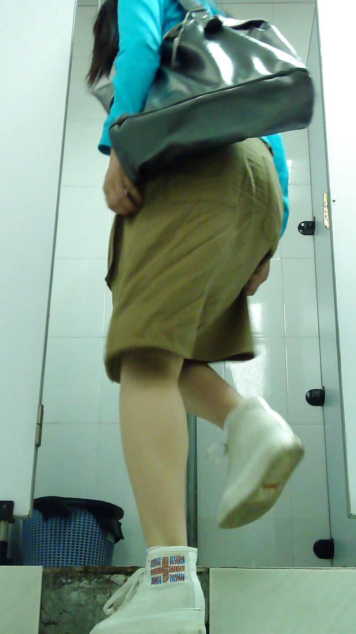17P Chinese public voyeur