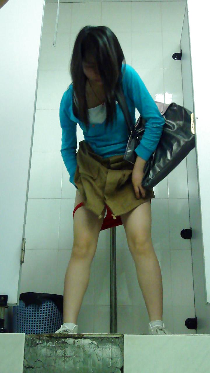 17P Chinese public voyeur