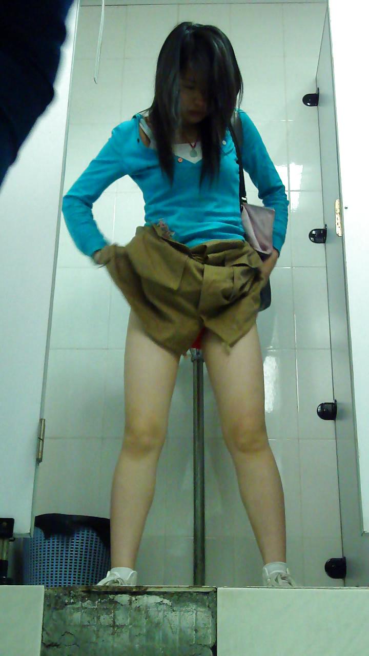 17P Chinese public voyeur