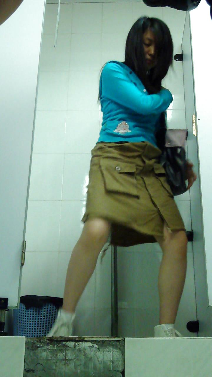 17P Chinese public voyeur