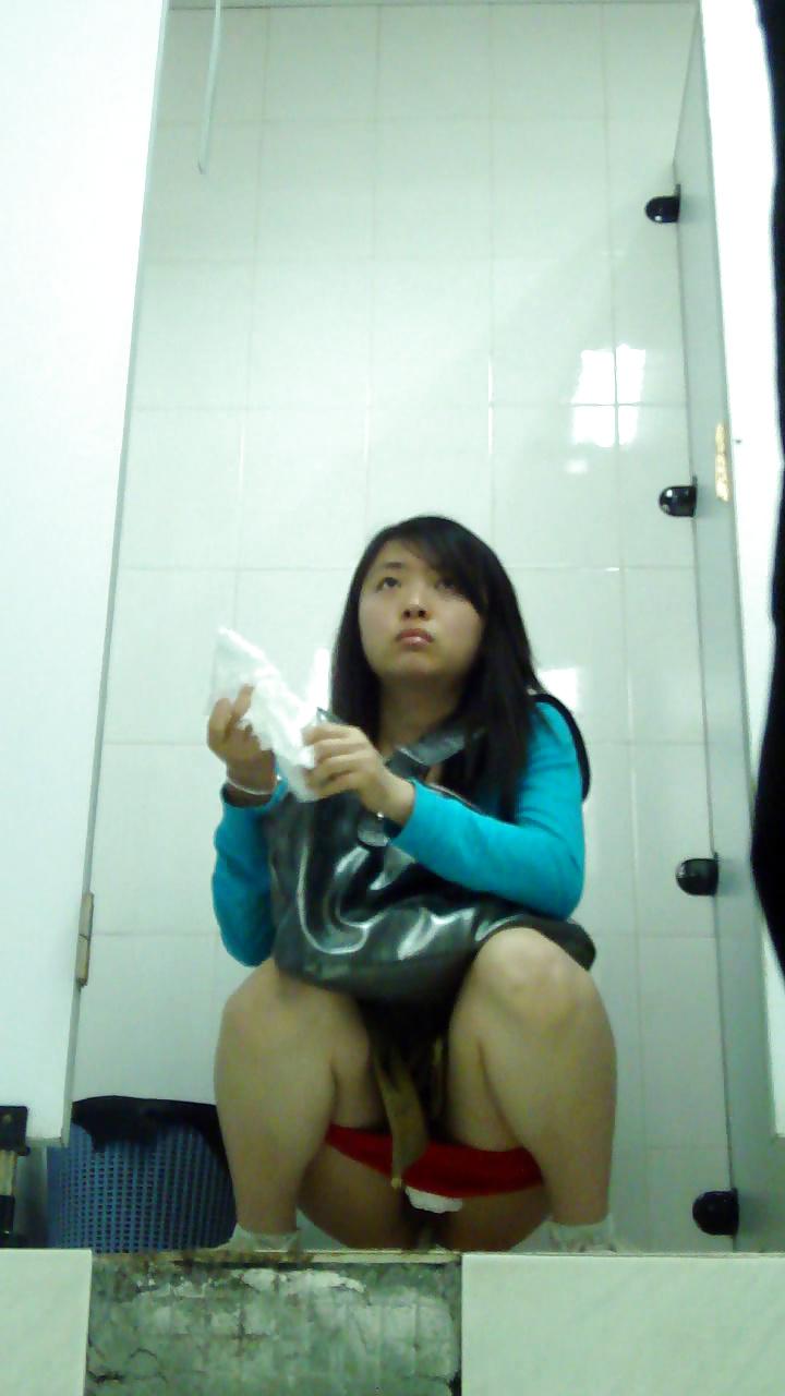 17P Chinese public voyeur