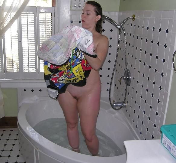 11P Spy mom in bathroom