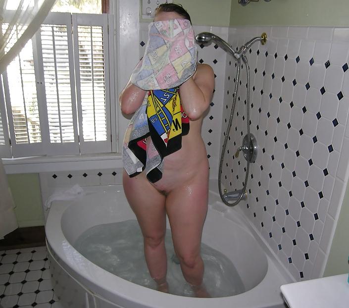 11P Spy mom in bathroom