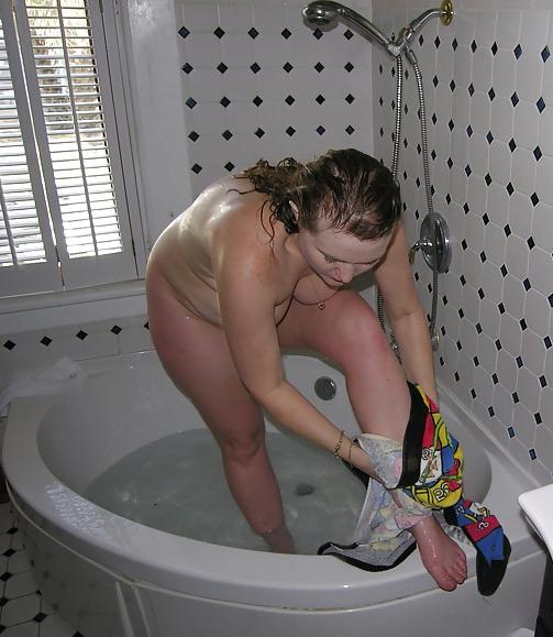 11P Spy mom in bathroom