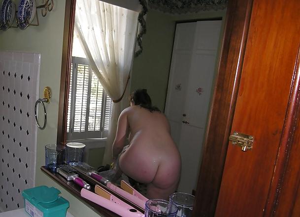 11P Spy mom in bathroom