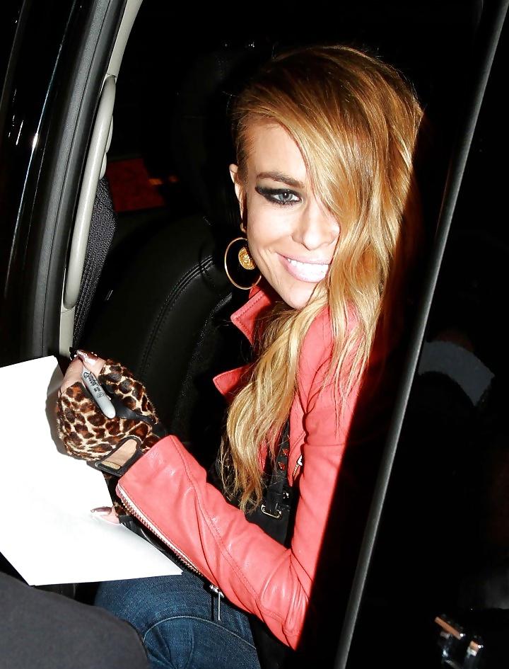 14P Carmen Electra in jeans 
