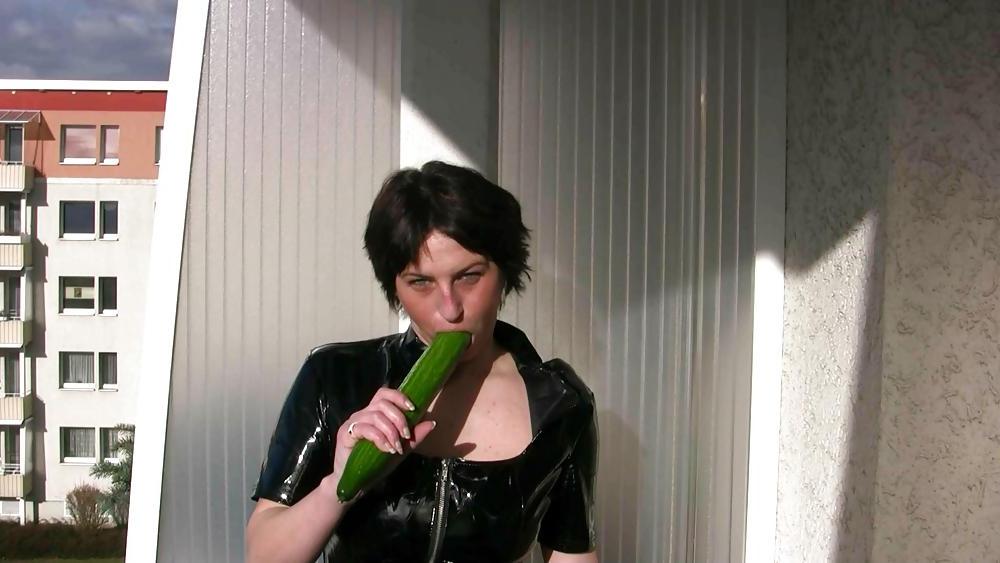16P Deepthroath mit Gurke - Fotos zum Video