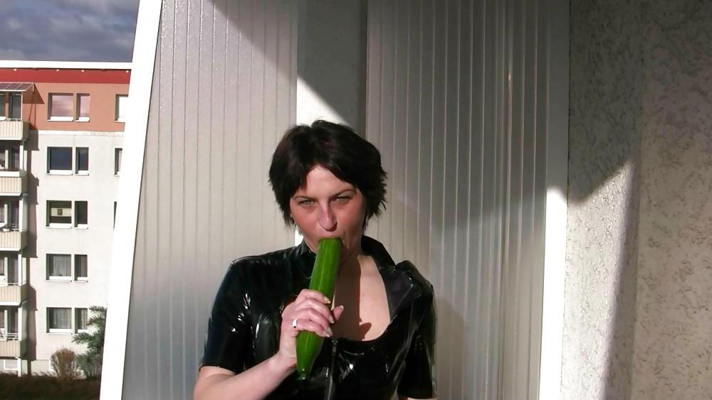 16P Deepthroath mit Gurke - Fotos zum Video