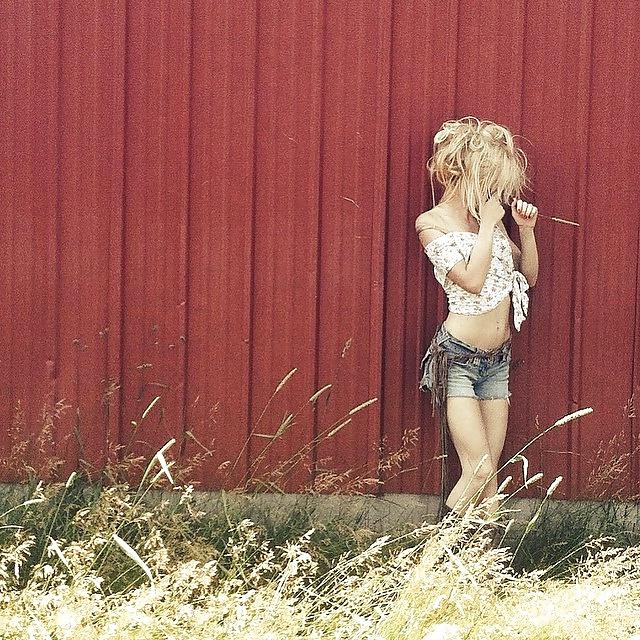 25P Cowgirl and jeans III