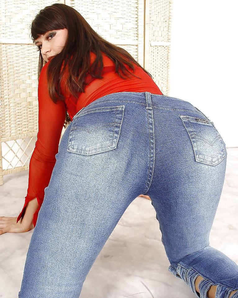 16P Mistress Celine in jeans 2