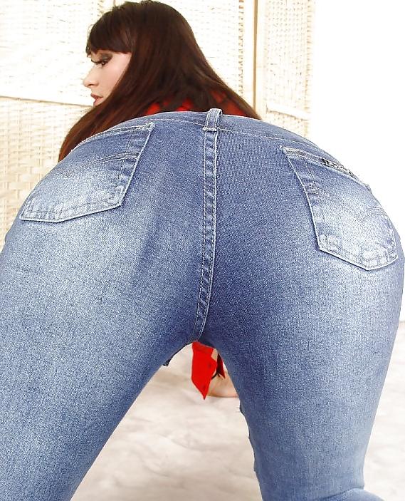 16P Mistress Celine in jeans 2
