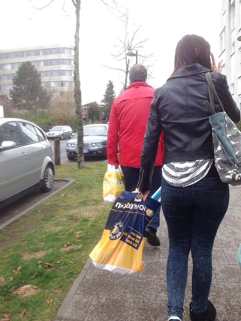 13P Voyeur - 2 nice Teens Asses in Jeans