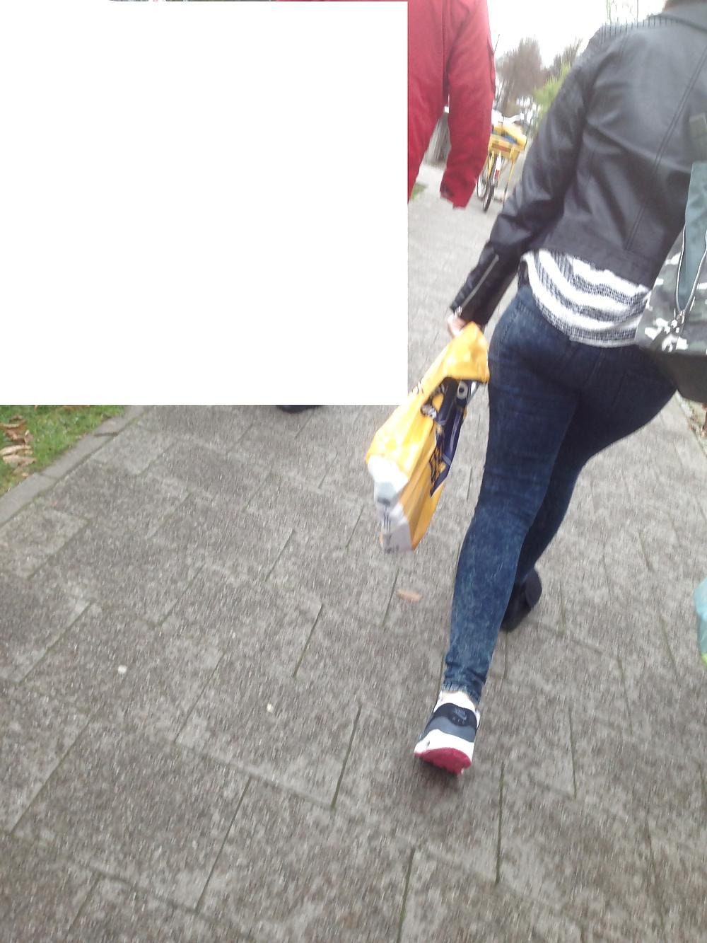 13P Voyeur - 2 nice Teens Asses in Jeans