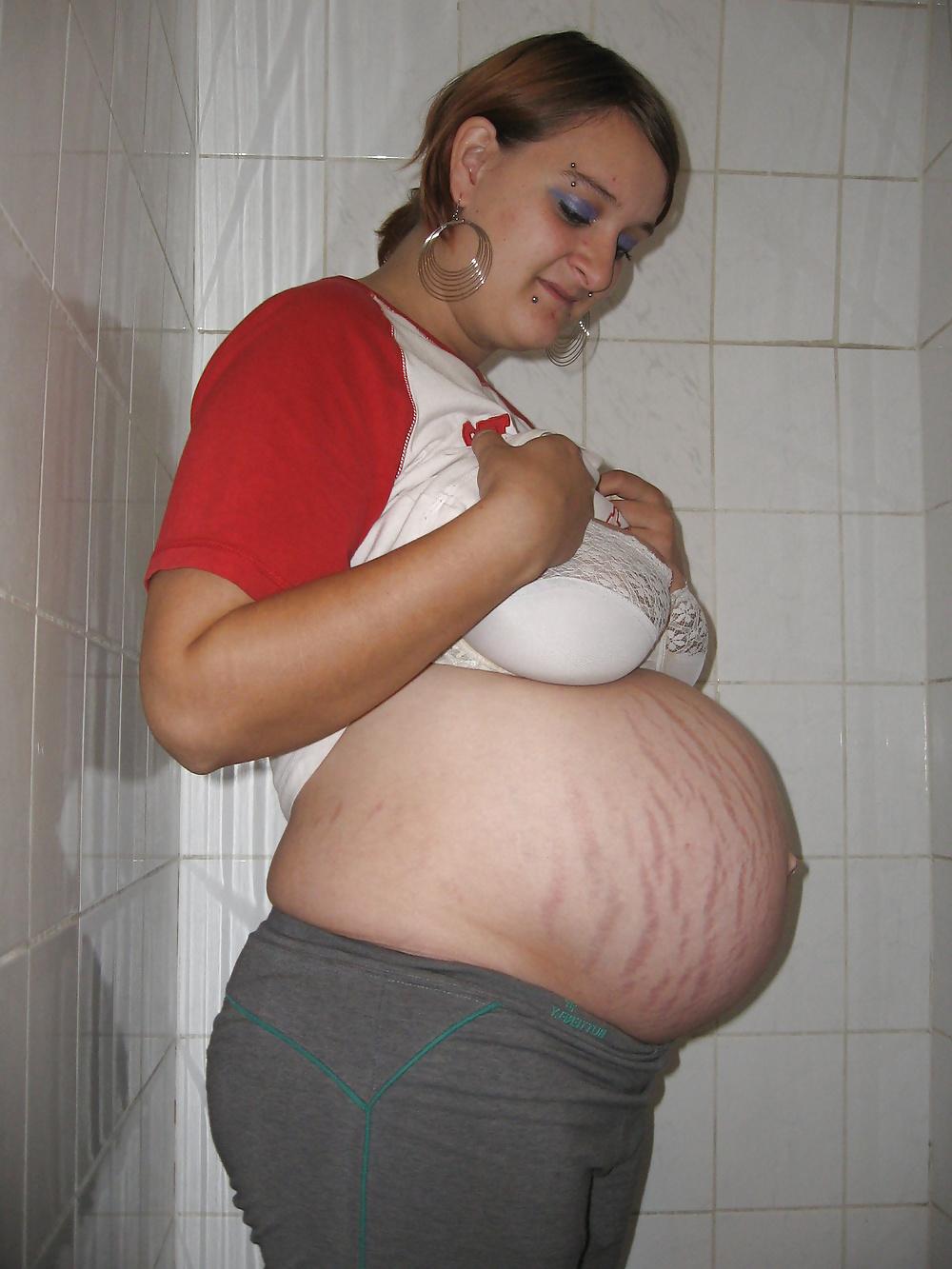 10P Pregnant On Bathroom