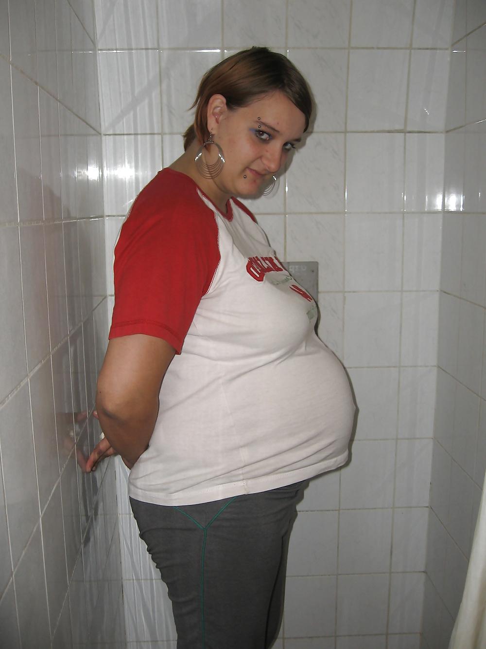 10P Pregnant On Bathroom