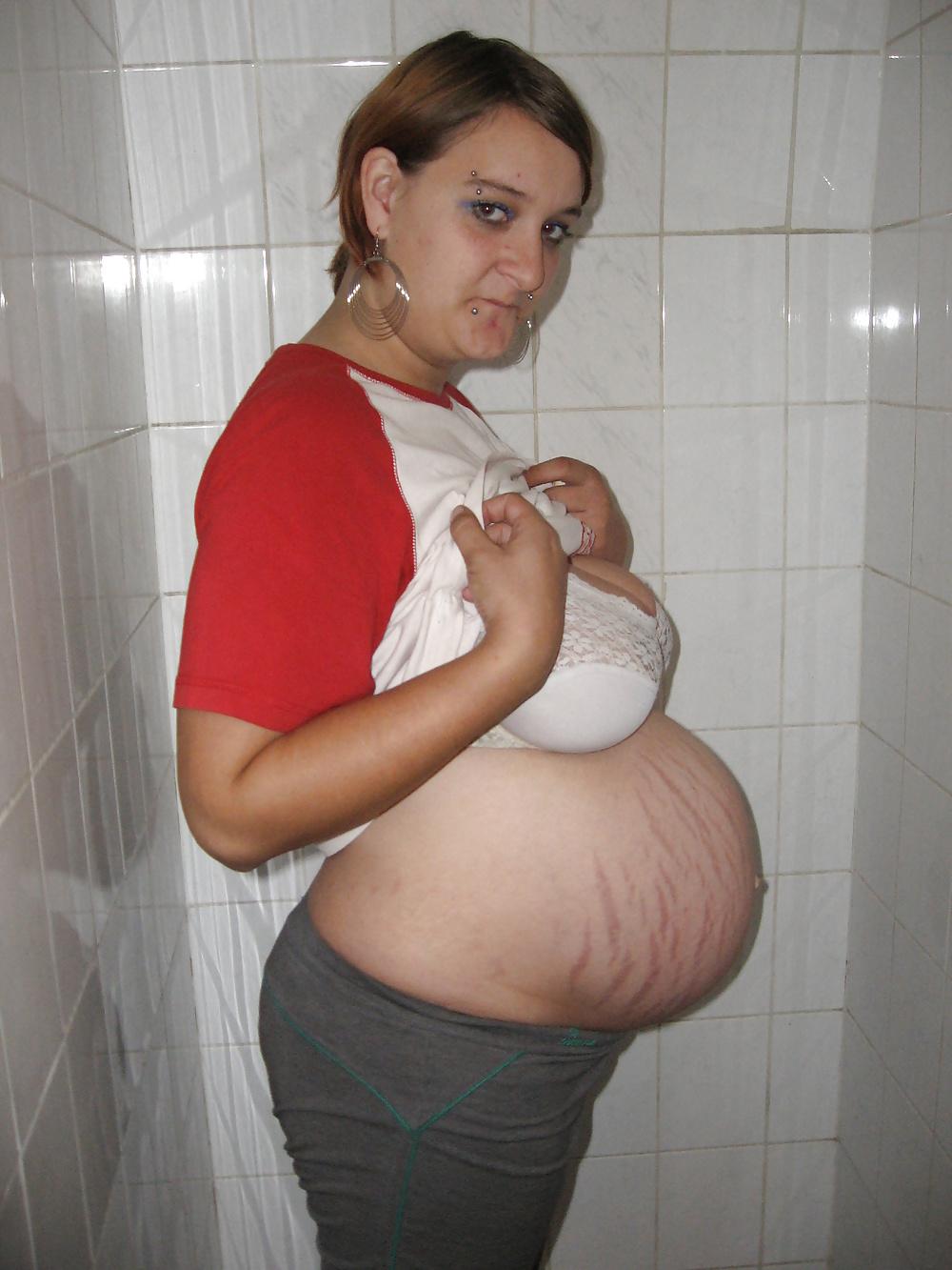 10P Pregnant On Bathroom