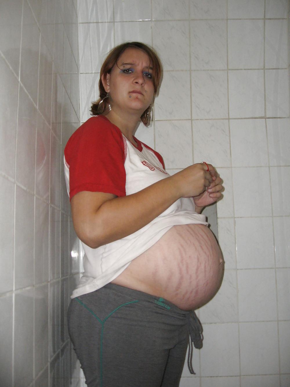 10P Pregnant On Bathroom